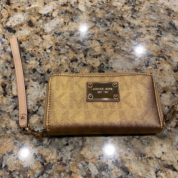 Michael Kors Gold Wristlet/Wallet - Picture 7 of 7